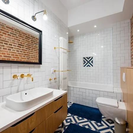 Park Praski Two-level By Bookinghost Warschau